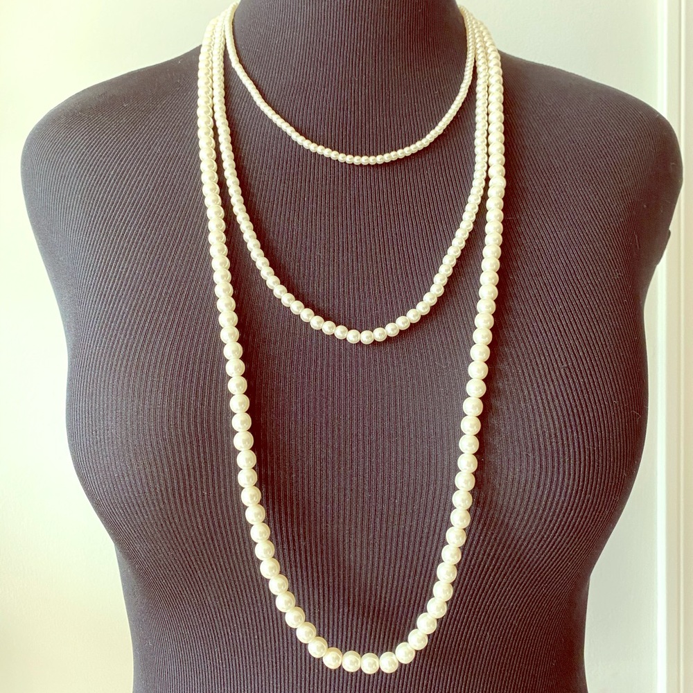 Artificial pearl costume necklace